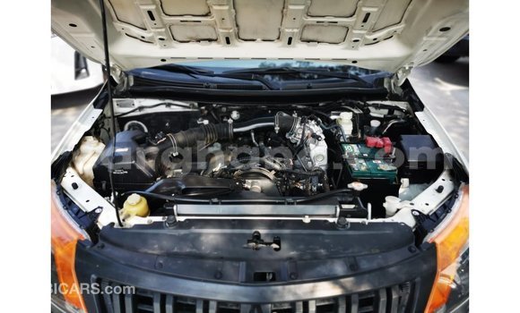 Buy Import Mitsubishi L200 White Car in Import - Dubai in Ashanti Buy Import Mitsubishi L200 White Car in Import - Dubai in Ashanti