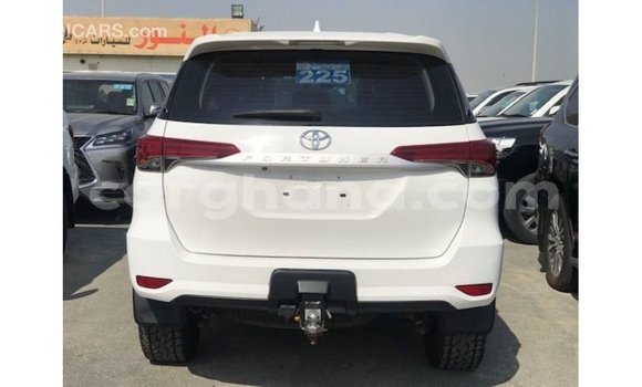 Ra Imported Toyota Fortuner funfun Ọkọ̀ in Import - Dubai ni Ashanti Ra Imported Toyota Fortuner funfun Ọkọ̀ in Import - Dubai ni Ashanti