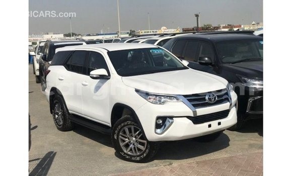 Ra Imported Toyota Fortuner funfun Ọkọ̀ in Import - Dubai ni Ashanti Ra Imported Toyota Fortuner funfun Ọkọ̀ in Import - Dubai ni Ashanti