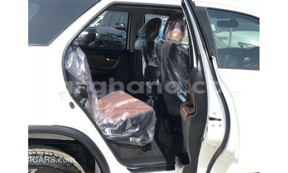 Ra Imported Toyota Fortuner funfun Ọkọ̀ in Import - Dubai ni Ashanti Ra Imported Toyota Fortuner funfun Ọkọ̀ in Import - Dubai ni Ashanti