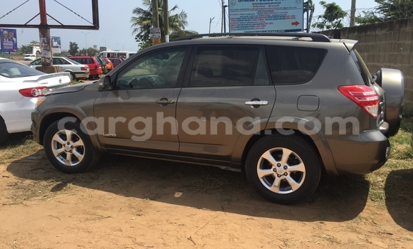 Ra Àlòkù Toyota RAV4 Brown Ọkọ̀ in Accra ni Greater Accra