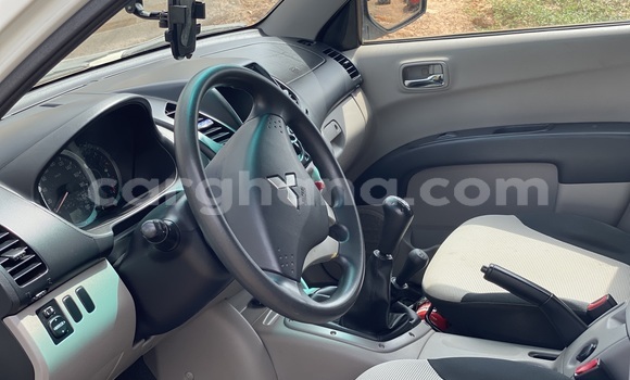 Ra Àlòkù Mitsubishi L200 funfun Ọkọ̀ in Sunyani ni Brong-Ahafo