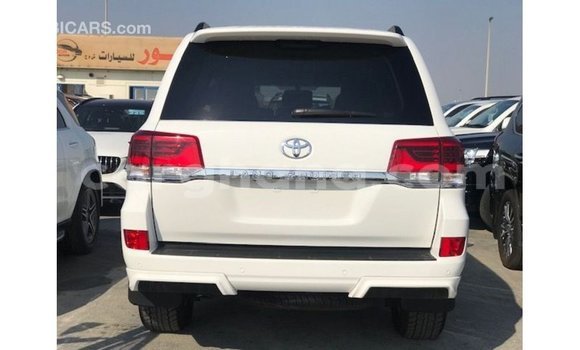 Ra Imported Toyota Land Cruiser funfun Ọkọ̀ in Import - Dubai ni Ashanti Ra Imported Toyota Land Cruiser funfun Ọkọ̀ in Import - Dubai ni Ashanti