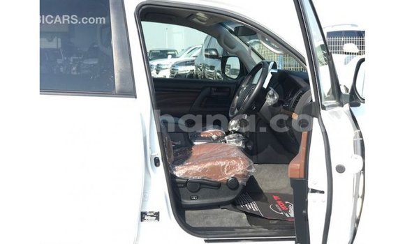 Ra Imported Toyota Land Cruiser funfun Ọkọ̀ in Import - Dubai ni Ashanti Ra Imported Toyota Land Cruiser funfun Ọkọ̀ in Import - Dubai ni Ashanti