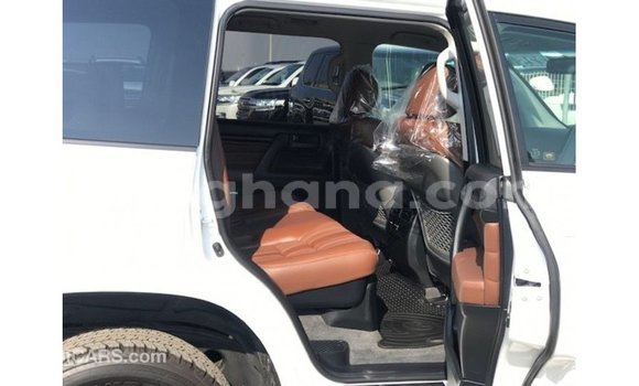 Ra Imported Toyota Land Cruiser funfun Ọkọ̀ in Import - Dubai ni Ashanti Ra Imported Toyota Land Cruiser funfun Ọkọ̀ in Import - Dubai ni Ashanti