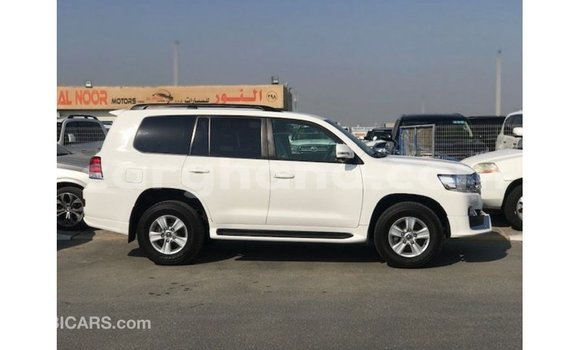 Ra Imported Toyota Land Cruiser funfun Ọkọ̀ in Import - Dubai ni Ashanti Ra Imported Toyota Land Cruiser funfun Ọkọ̀ in Import - Dubai ni Ashanti