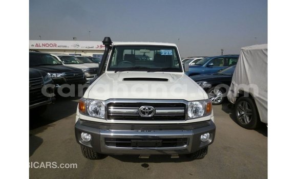Sayi Imported Toyota Land Cruiser White Mota in Import - Dubai a Ashanti Sayi Imported Toyota Land Cruiser White Mota in Import - Dubai a Ashanti