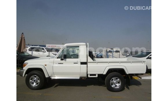 Sayi Imported Toyota Land Cruiser White Mota in Import - Dubai a Ashanti Sayi Imported Toyota Land Cruiser White Mota in Import - Dubai a Ashanti