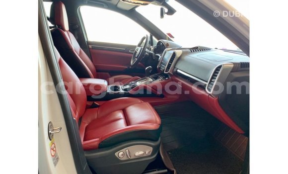 Ra Imported Porsche Cayenne funfun Ọkọ̀ in Import - Dubai ni Ashanti Ra Imported Porsche Cayenne funfun Ọkọ̀ in Import - Dubai ni Ashanti