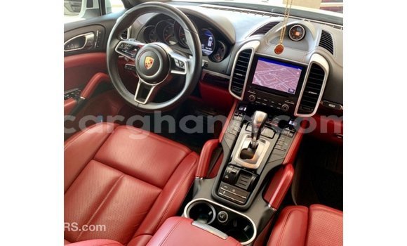 Ra Imported Porsche Cayenne funfun Ọkọ̀ in Import - Dubai ni Ashanti Ra Imported Porsche Cayenne funfun Ọkọ̀ in Import - Dubai ni Ashanti