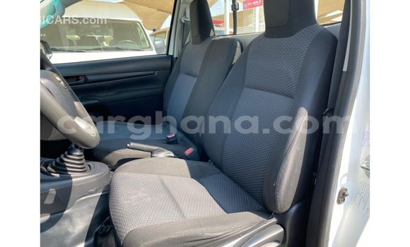 Ra Imported Toyota Hilux funfun Ọkọ̀ in Import - Dubai ni Ashanti Ra Imported Toyota Hilux funfun Ọkọ̀ in Import - Dubai ni Ashanti