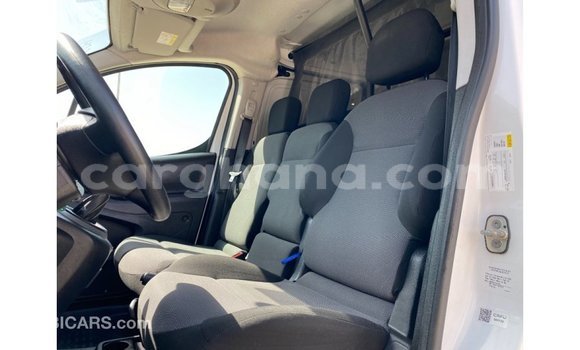 Buy Import Peugeot 604 White Car in Import - Dubai in Ashanti Buy Import Peugeot 604 White Car in Import - Dubai in Ashanti