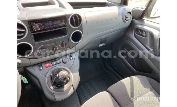 Buy Import Peugeot 604 White Car in Import - Dubai in Ashanti Buy Import Peugeot 604 White Car in Import - Dubai in Ashanti