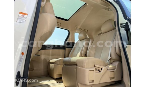 Sayi Imported Toyota Previa White Mota in Import - Dubai a Ashanti Sayi Imported Toyota Previa White Mota in Import - Dubai a Ashanti