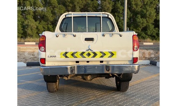 Buy Import Mitsubishi L200 White Car in Import - Dubai in Ashanti Buy Import Mitsubishi L200 White Car in Import - Dubai in Ashanti