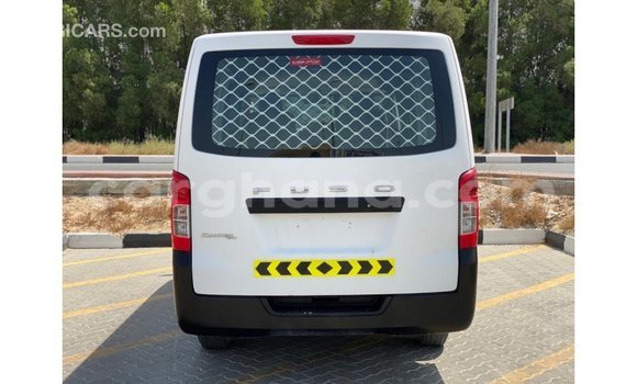 Sayi Imported Mitsubishi Fuso White Babbar mota in Import - Dubai a Ashanti Sayi Imported Mitsubishi Fuso White Babbar mota in Import - Dubai a Ashanti