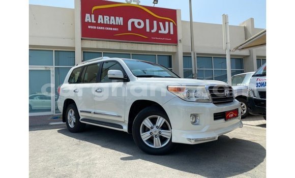 Sayi Imported Toyota Land Cruiser White Mota in Import - Dubai a Ashanti Sayi Imported Toyota Land Cruiser White Mota in Import - Dubai a Ashanti