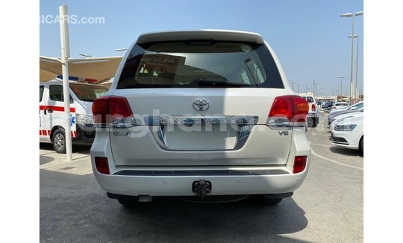 Sayi Imported Toyota Land Cruiser White Mota in Import - Dubai a Ashanti Sayi Imported Toyota Land Cruiser White Mota in Import - Dubai a Ashanti