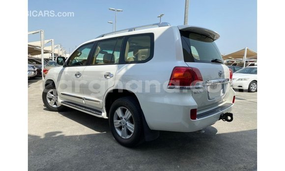 Sayi Imported Toyota Land Cruiser White Mota in Import - Dubai a Ashanti Sayi Imported Toyota Land Cruiser White Mota in Import - Dubai a Ashanti