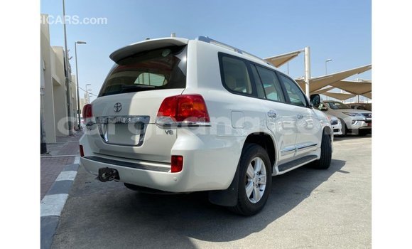 Sayi Imported Toyota Land Cruiser White Mota in Import - Dubai a Ashanti Sayi Imported Toyota Land Cruiser White Mota in Import - Dubai a Ashanti