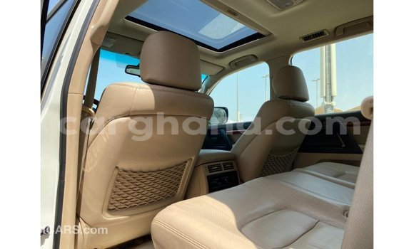 Sayi Imported Toyota Land Cruiser White Mota in Import - Dubai a Ashanti Sayi Imported Toyota Land Cruiser White Mota in Import - Dubai a Ashanti