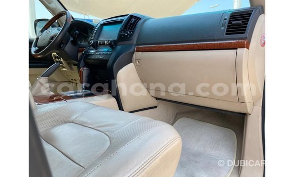 Sayi Imported Toyota Land Cruiser White Mota in Import - Dubai a Ashanti Sayi Imported Toyota Land Cruiser White Mota in Import - Dubai a Ashanti