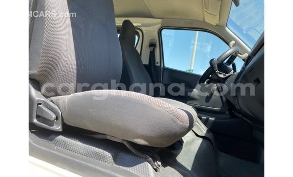 Sayi Imported Toyota Hiace White Mota in Import - Dubai a Ashanti Sayi Imported Toyota Hiace White Mota in Import - Dubai a Ashanti