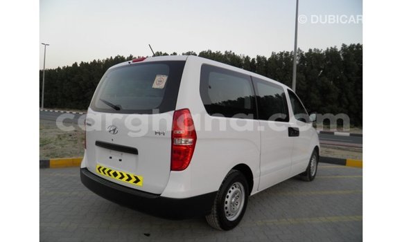 Sayi Imported Hyundai Accent White Mota in Import - Dubai a Ashanti Sayi Imported Hyundai Accent White Mota in Import - Dubai a Ashanti