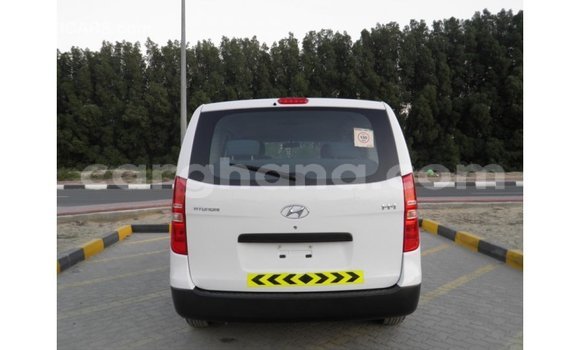 Sayi Imported Hyundai Accent White Mota in Import - Dubai a Ashanti Sayi Imported Hyundai Accent White Mota in Import - Dubai a Ashanti