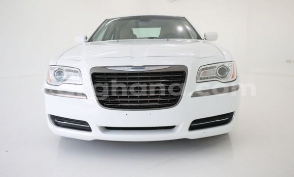 Buy Import Chrysler 300 White Car in Import - Dubai in Ashanti
