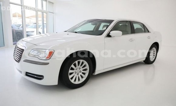 Sayi Imported Chrysler 300 White Mota in Import - Dubai a Ashanti Sayi Imported Chrysler 300 White Mota in Import - Dubai a Ashanti