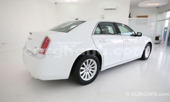 Sayi Imported Chrysler 300 White Mota in Import - Dubai a Ashanti Sayi Imported Chrysler 300 White Mota in Import - Dubai a Ashanti