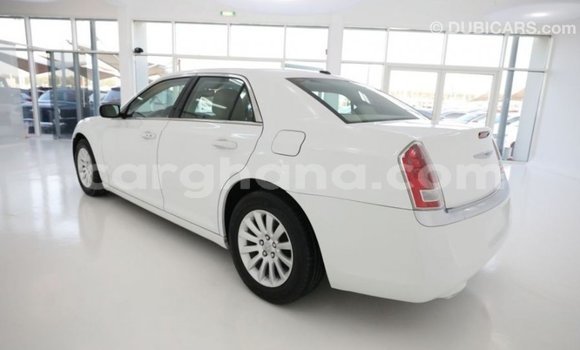 Sayi Imported Chrysler 300 White Mota in Import - Dubai a Ashanti Sayi Imported Chrysler 300 White Mota in Import - Dubai a Ashanti