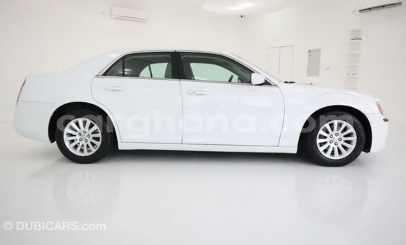 Sayi Imported Chrysler 300 White Mota in Import - Dubai a Ashanti Sayi Imported Chrysler 300 White Mota in Import - Dubai a Ashanti