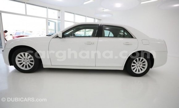 Sayi Imported Chrysler 300 White Mota in Import - Dubai a Ashanti Sayi Imported Chrysler 300 White Mota in Import - Dubai a Ashanti