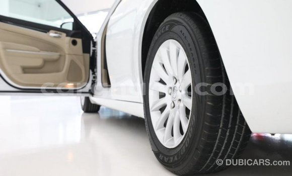 Sayi Imported Chrysler 300 White Mota in Import - Dubai a Ashanti Sayi Imported Chrysler 300 White Mota in Import - Dubai a Ashanti