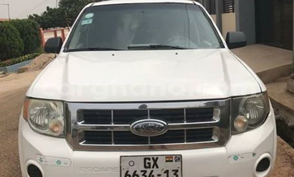 Ra Àlòkù Ford Escape funfun Ọkọ̀ in Accra ni Greater Accra Ra Àlòkù Ford Escape funfun Ọkọ̀ in Accra ni Greater Accra
