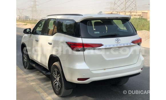 Sayi Imported Toyota Fortuner White Mota in Import - Dubai a Ashanti Sayi Imported Toyota Fortuner White Mota in Import - Dubai a Ashanti