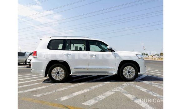 Sayi Imported Toyota Land Cruiser White Mota in Import - Dubai a Ashanti Sayi Imported Toyota Land Cruiser White Mota in Import - Dubai a Ashanti