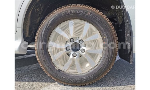 Sayi Imported Toyota Land Cruiser White Mota in Import - Dubai a Ashanti Sayi Imported Toyota Land Cruiser White Mota in Import - Dubai a Ashanti