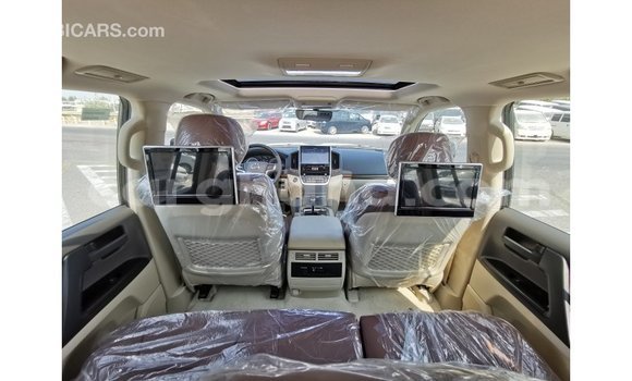 Sayi Imported Toyota Land Cruiser White Mota in Import - Dubai a Ashanti Sayi Imported Toyota Land Cruiser White Mota in Import - Dubai a Ashanti