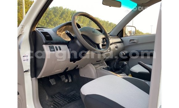 Sayi Imported Mitsubishi L200 White Mota in Import - Dubai a Ashanti Sayi Imported Mitsubishi L200 White Mota in Import - Dubai a Ashanti