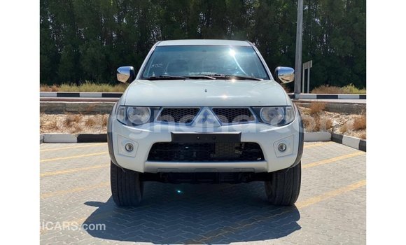 Buy Import Mitsubishi L200 White Car in Import - Dubai in Ashanti Buy Import Mitsubishi L200 White Car in Import - Dubai in Ashanti