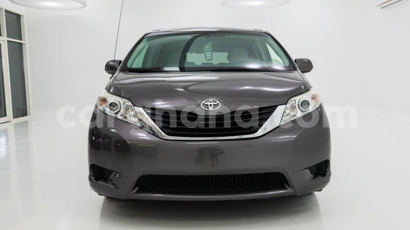 Big with watermark toyota sienna ashanti import dubai 11433