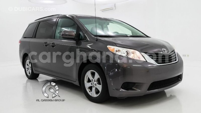 Big with watermark toyota sienna ashanti import dubai 11433