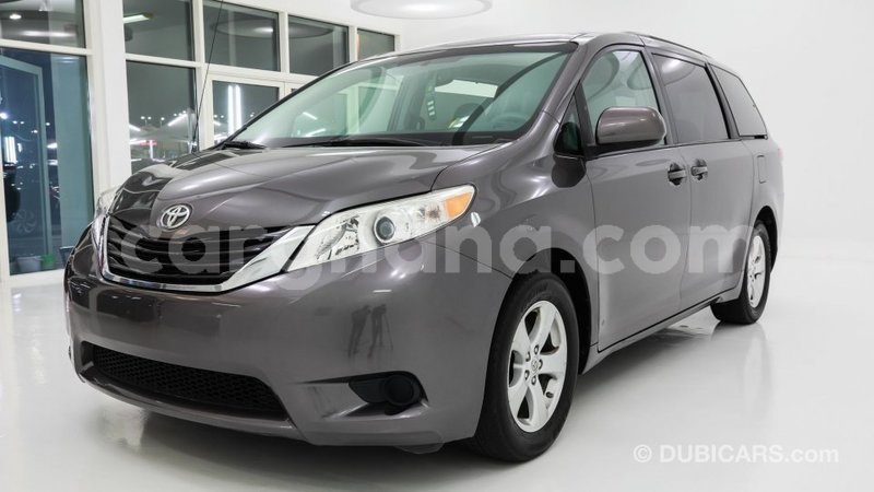 Big with watermark toyota sienna ashanti import dubai 11433