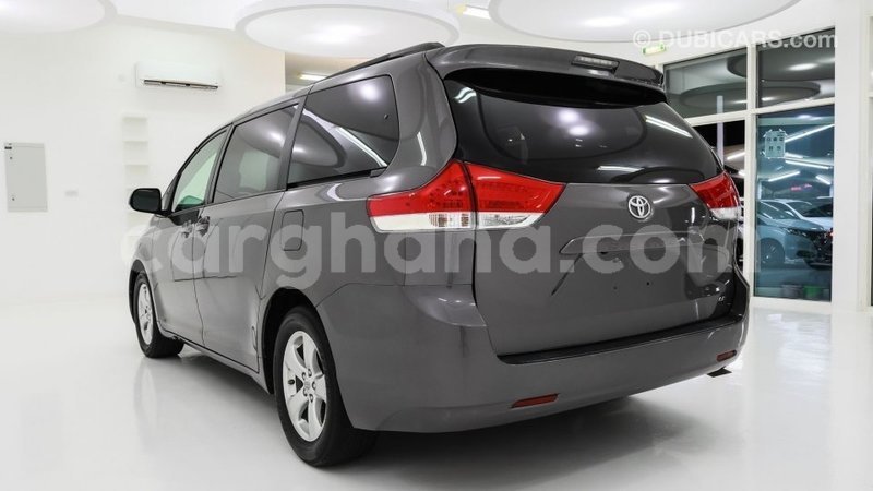 Big with watermark toyota sienna ashanti import dubai 11433