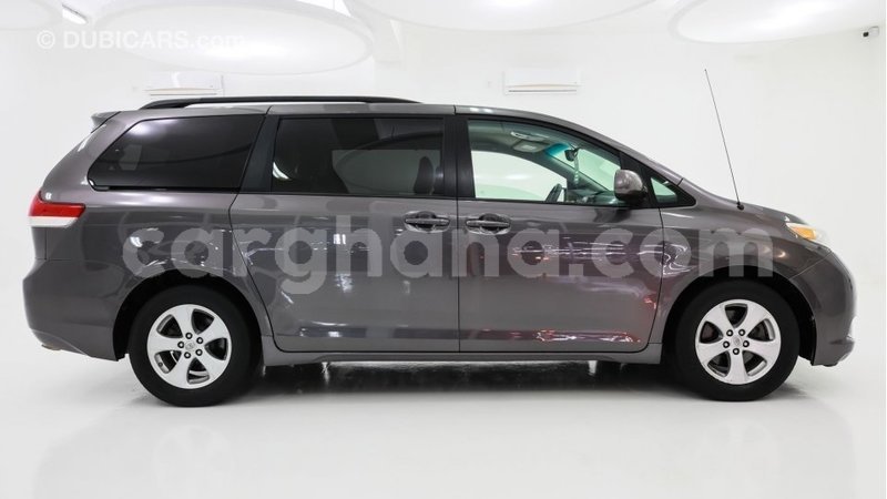 Big with watermark toyota sienna ashanti import dubai 11433