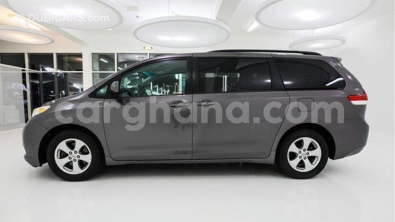 Big with watermark toyota sienna ashanti import dubai 11433