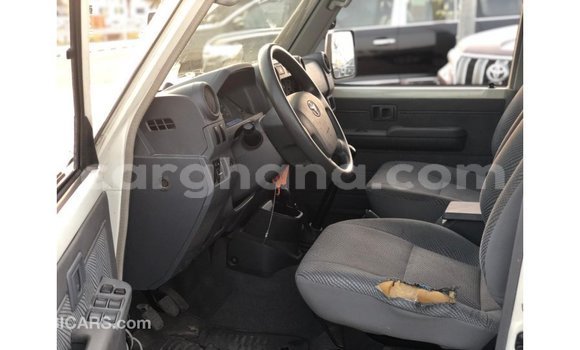 Buy Import Toyota Land Cruiser White Car in Import - Dubai in Ashanti Buy Import Toyota Land Cruiser White Car in Import - Dubai in Ashanti